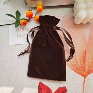 Vente en gros de pochettes en velours imprimées personnalisées de haute qualité avec cordon de serrage pour l'emballage de chocolat, de cosmétiques, de bijoux, de sacs cadeaux, écologiques - Product Image 6