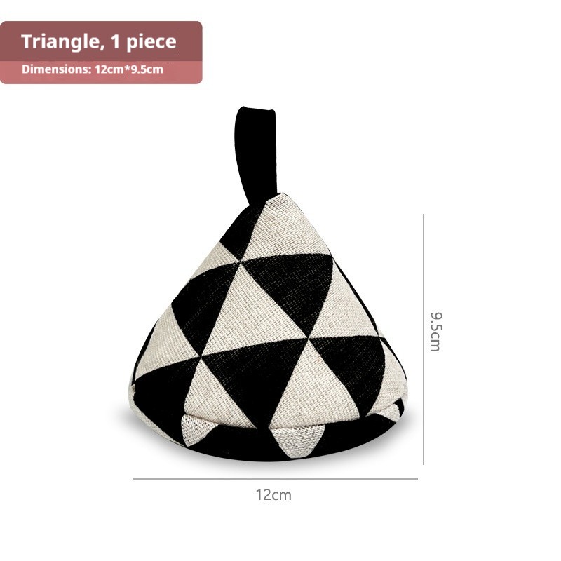 Chapeau triangulaire à motif triangulaire (1 pièce)