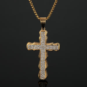 Hip Hop Cruz religiosa 18K chapado en oro no deslustre Zirconia cúbica impermeable colgante de joyería de acero inoxidable para hombre - Product Image 4