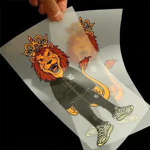 יישום סיטונאי מותאם אישית לוגו שם מותג קריקטורה פלסטיסו DTF 3D מדבקות העברת עיתונות חום תוויות ויניל לחולצות טריקו