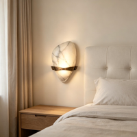Applique murale LED de luxe en cuivre de style français avec abat-jour en marbre irrégulier pour salon et chambre à coucher