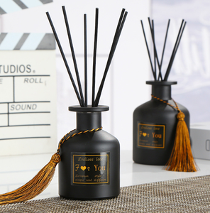 Bouteilles diffuseurs de parfum en verre noir mat de luxe 150 ml 200 ml pour grossistes, rechargeables, avec bouchon à vis et impression sérigraphiée - Product Image 2