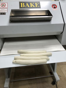 Mouleur automatique de pâte <span class=keywords><strong>à</strong></span> pain <span class=keywords><strong>baguette</strong></span> française pour l'usine de fabrication Machine de boulangerie - Product Image 3