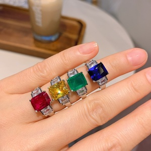 เครื่องประดับแฟชั่นสไตล์มินิมอล ทองแดงรักษ์โลก แหวนประดับพลอยคอรันดัมสีแดง 8*10 มม. และเพทายหลากสี ชุบทองเพื่อคุณภาพงานฝีมือระดับพรีเมียม - Product Image 1
