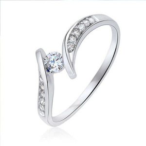 Anello con Design Intrecciato Stile Matrimoniale per Donne - Product Image 1
