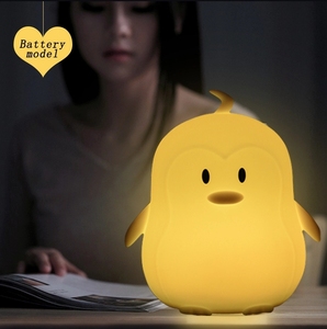 An toàn bé chim cánh cụt ánh sáng ban đêm mềm Silicone RGB màu USB có thể sạc lại PBA miễn phí tùy chọn điều khiển từ xa trẻ em phòng ngủ đèn - Product Image 1