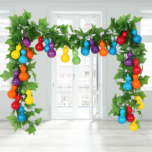Vignes artificielles de courges avec des courges en plastique colorées et des feuilles vertes pour la décoration de mariage, la maison, l'intérieur et l'extérieur - Product Image 1