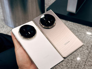 <span class=keywords><strong>2025</strong></span>新款魔术V5 7.95 "120Hz有机发光二极管快照龙8精英66W 5820毫安时50w无线充电折叠手机 - Product Image 6