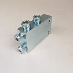 Connecteur hydraulique quatre voies Doosan pour accessoires de mât D20G D25G D30G, montage sur panneau, métal argenté - Product Image 3