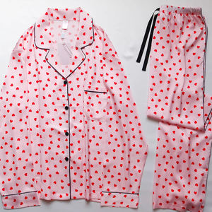 Pijamas de Dos Piezas para Mujer, Diseño Personalizado de Fábrica, Satén de Seda con Estampado de Corazones - Product Image 2