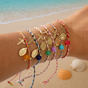 Bracelet en corde rouge à la mode, avec médaille dorée exquise représentant la Vierge Marie, bracelet polyvalent de luxe léger - Product Image 5