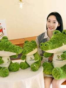 Kinqee בובה חדשה dm/oem צעצוע תנין רך חמוד ישיבה יפה תנין ירוק אישית תנין קטיף צעצוע - Product Image 5