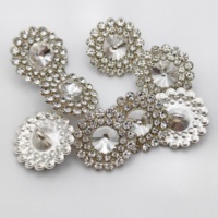 Kancing Kristal Berbentuk Bunga Perak 14mm Berkualitas Tinggi dari Paduan Seng dengan Rhinestone untuk Dekorasi Pakaian dan Gaun Pengantin