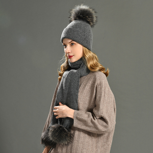 Ensemble <span class=keywords><strong>bonnet</strong></span> et <span class=keywords><strong>écharpe</strong></span> d'hiver pour <span class=keywords><strong>femme</strong></span> avec pompon en vraie fourrure de raton laveur, tricot long en <span class=keywords><strong>cachemire</strong></span> uni - Product Image 3
