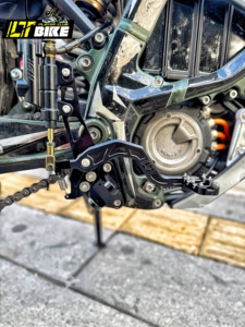 Surron Ultra Bee Fußbremsen-Kit - Doppel-Bremssattel Gegenläufiges Kolben-Hinterradbremsensystem für Elektro-Dirtbikes & Offroad-Motorräder - Product Image 2