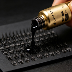 JANMATE 2026 Nouvelle <span class=keywords><strong>Colle</strong></span> à Cils <span class=keywords><strong>Cléopâtre</strong></span> 1 Sec Faible Irritation Yeux Sensibles <span class=keywords><strong>Colle</strong></span> pour Extensions de Cils Marque Privée Échantillon Gratuit - Product Image 2