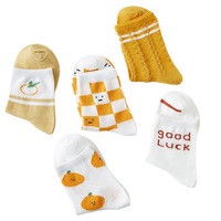 5 paires d'un paquet de femmes Tube moyen automne dessin animé fruits Orange chaussettes fille chaussette collège vent chaussettes en gros