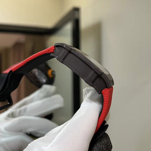 最高品質の27-04メンズカーボンファイバー機械式デジタル腕時計、ラバーバンド、テニスラケット型トゥールビヨン自動巻き - Product Image 2