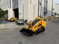 Mini-chargeuse sur chenilles Kubota, compacte et maniable, avec poste de conduite sur le devant