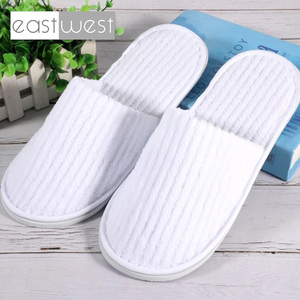Pantuflas Desechables Blancas Unisex para Hotel, de Terciopelo Coral con Logotipo Personalizado, Suela de EVA, Marca EastWest, Hechas en China - Product Image 4