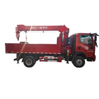 Camion-grue de construction pour le levage de matériaux de construction, la décoration de villas et les projets résidentiels haut de gamme
