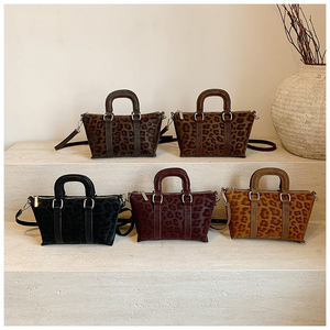 Sac à main de luxe pour femme, imprimé léopard, tendance et élégant, avec fermeture éclair et grand espace de rangement, sac bandoulière pour femme. - Product Image 1