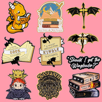 Badge en émail personnalisé, style dessin animé fantastique, dragon moderne, livre de roman, château magique, badge de revers en émail souple ou dur, design animal