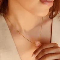 EMANCO Collier Pendentif Tendance pour Femme en Acier Inoxydable Plaqué, Personnalisé avec Monogramme et Pierre de Naissance, Chaîne Maille Forçat, Vente en Gros et Dropshipping