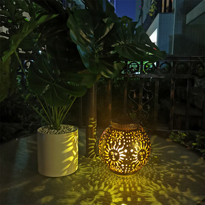 Lámpara Solar de Jardín con Diseño de Sol, Resistente al Agua IP44, Iluminación LED para Exteriores - Product Image 1