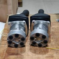 Manette de commande hydraulique gauche et droite de haute qualité pour excavatrice Kato HD450, fournie par l'usine