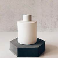 Bouteille vide de diffuseur de roseau de parfum d'huile essentielle de parfum en verre dépoli blanc rond de luxe de 120ml