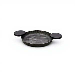 Plateau de service rond plaqué or avec deux poignées en bois, finition polie, pour usage domestique, en gros chez White Royals - Product Image 2