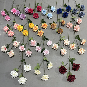 ดอกกุหลาบสามหัวประดิษฐ์ยี่ซวน ทำจากผ้าไหม สำหรับตกแต่งงานแต่งงาน ผลิตด้วยวิธีฉีดขึ้นรูป เป็นมิตรต่อสิ่งแวดล้อม - Product Image 2