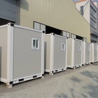 Toilettes portables durables et modernes, salle de bain préfabriquée, douche extérieure, activités en parc public, construction en panneaux sandwich