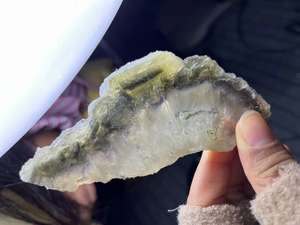 Bonitas piedras preciosas recién llegadas hermosas losas <span class=keywords><strong>de</strong></span> fluorita con fantasma verde rutilado y pirita alrededor <span class=keywords><strong>de</strong></span> 8 piezas por <span class=keywords><strong>kilo</strong></span> 35 $/kg - Product Image 3