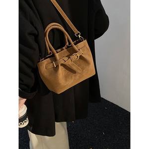 Sac à main pour femme de luxe rétro minimaliste, nouveau sac bandoulière d'hiver avec doublure en PU, style polyvalent et simple - Product Image 2