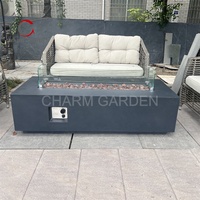 Brasero extérieur contemporain en béton, portable et élégant pour les rassemblements en jardin