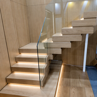 Escalier flottant moderne pour villa, avec garde-corps en verre, escaliers suspendus pour l'intérieur de la maison, appartement duplex, immeuble