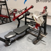 Banc de musculation professionnel réglable à charge libre pour press à la poitrine, avec support dorsal et conception assise sécurisée, construction métallique robuste pour salle de sport