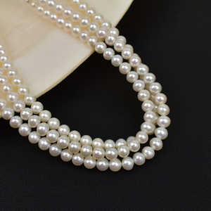 WENCHI 1120 Perles d'eau douce blanches presque rondes de 5-6 mm, brin de 39 cm, forte luminosité, naturelles, en vrac pour la création de bijoux faits main - Product Image 4