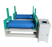 Machine de rembobinage de rouleaux avec refendage