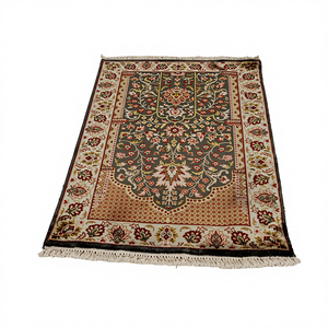 Alfombra de Oración Golden Grace 100% Seda, Elegante, Tejido Jacquard, Estilo Kilim con Técnica de Mechones, Lavable, 27x42, para Viajes y Uso en el Automóvil - Product Image 1