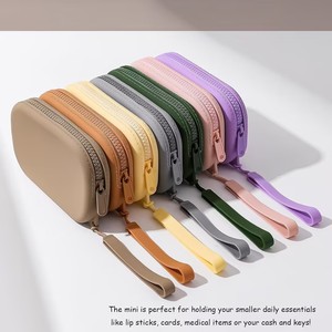 Pochette de voyage imperméable en silicone tendance avec fermeture éclair pour cosmétiques et maquillage - Product Image 5
