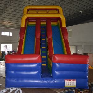 Glissière d'eau gonflable de château plein d'entrain de fabricant d'OEM de TUV avec la <span class=keywords><strong>piscine</strong></span> pour l'enfant - Product Image 2