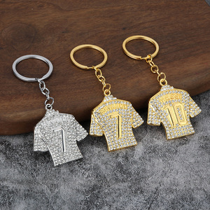 Nuevo Llavero Estilo Europeo Americano, Superventas, Regalos Empresariales con Temática Hip-Hop, Inspirado en la Camiseta Número 7, Chapado en Oro, de Zinc - Product Image 1