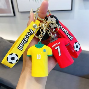 Venta al por mayor creativo 3D Mini divertido mundial de fútbol <span class=keywords><strong>Copa</strong></span> de fútbol Deporte Camiseta llavero suave silicona <span class=keywords><strong>Messi</strong></span> llavero para fans regalos - Product Image 4