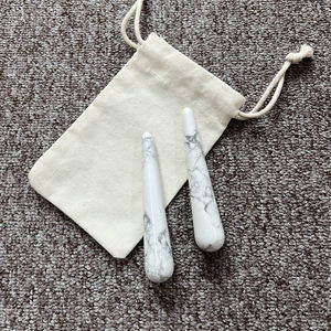 Bâton de massage personnalisé de réflexologie faciale en turquoise blanche cuillère Howlite Guasha soulagement de la douleur des méridiens des tissus profonds et massage du visage - Product Image 6