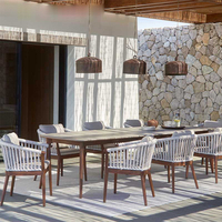Ensemble de mobilier de jardin et de terrasse hôtelier en teck avec cadre en corde tressée résistante aux intempéries et tissu imperméable, comprenant canapé, tables et chaises