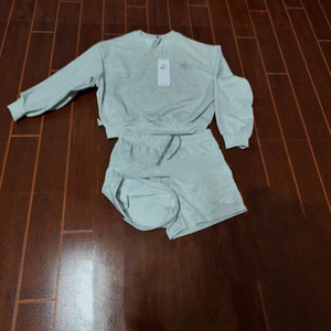 Completo Sportivo Unisex Primavera-Estate 2026: <span class=keywords><strong>Felpa</strong></span> a Collo Tondo e Pantaloncini <span class=keywords><strong>con</strong></span> <span class=keywords><strong>Elastico</strong></span> <span class=keywords><strong>in</strong></span> <span class=keywords><strong>Vita</strong></span> - Product Image 4