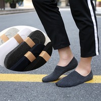 Vente en gros de chaussettes bateau courtes anti-odeurs pour hommes, absorbant la sueur, chaussettes mi-jambes minces invisibles pour le printemps